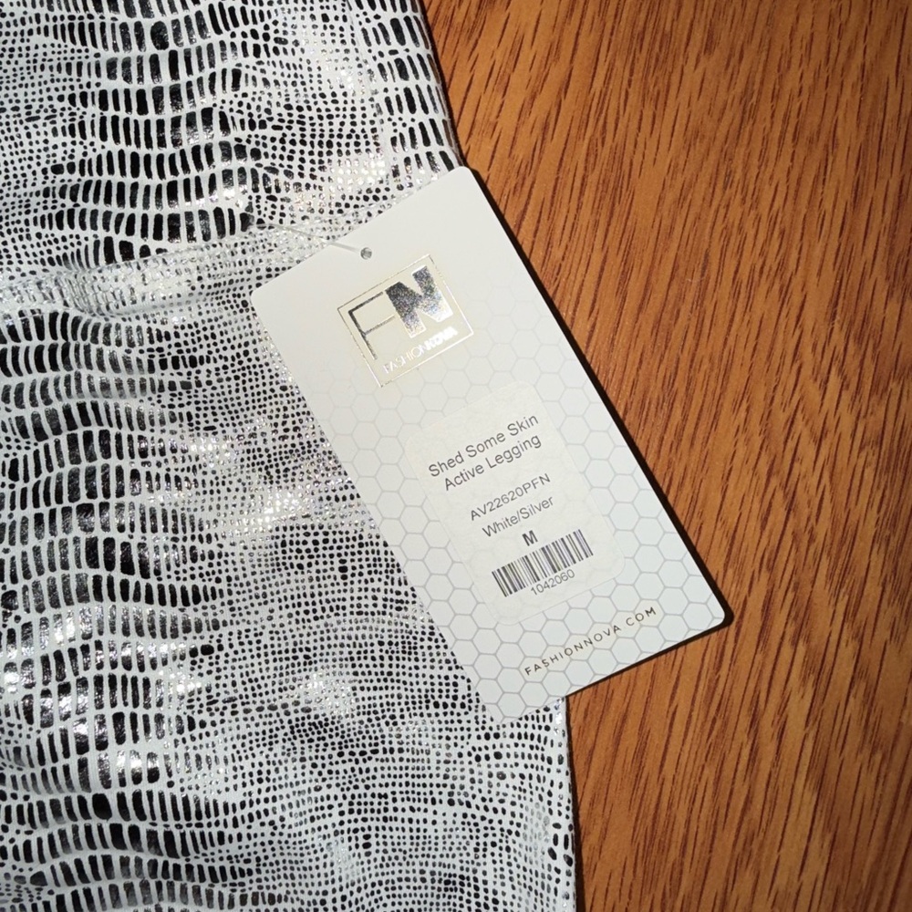 Silver Patterned Workout Set - Picture 4 of 4